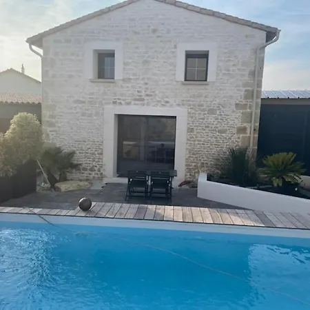 Jolie Maison En Pierres Avec Piscine Et Parking * Saint-Gelais