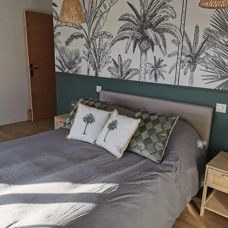 Jolie Maison En Pierres Avec Piscine Et Parking Feriehus Saint-Gelais