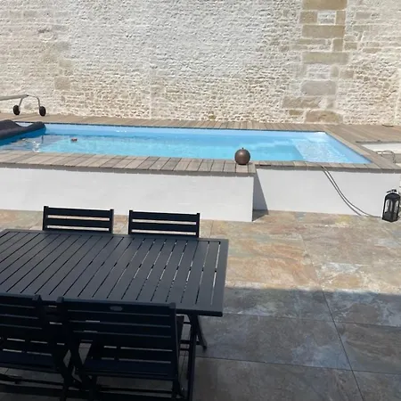 Jolie Maison En Pierres Avec Piscine Et Parking *