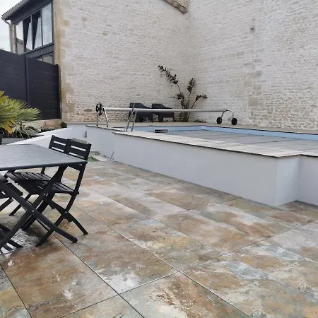 Jolie Maison En Pierres Avec Piscine Et Parking