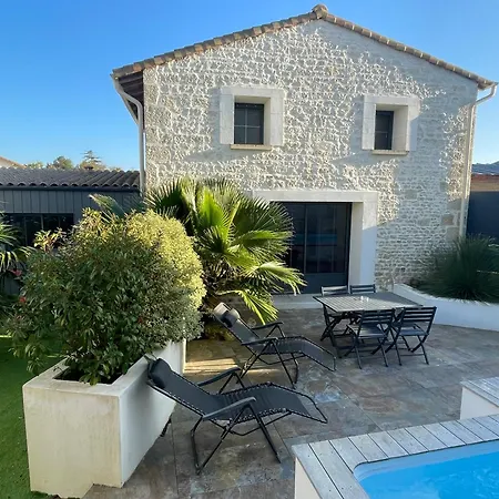Jolie Maison En Pierres Avec Piscine Et Parking * Saint-Gelais