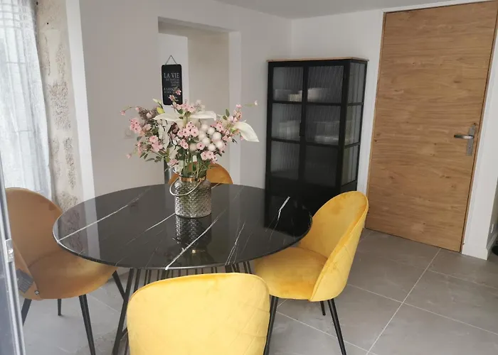 Jolie Maison En Pierres Avec Piscine Et Parking