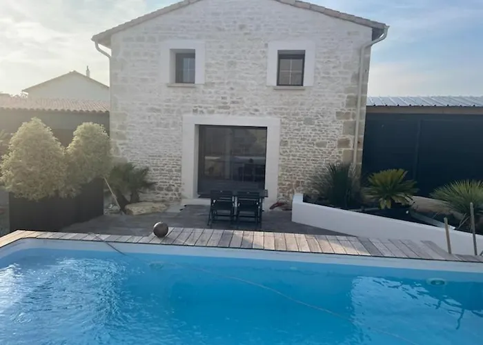 Jolie Maison En Pierres Avec Piscine Et Parking * Saint-Gelais