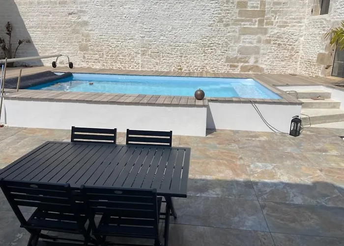 Jolie Maison En Pierres Avec Piscine Et Parking *