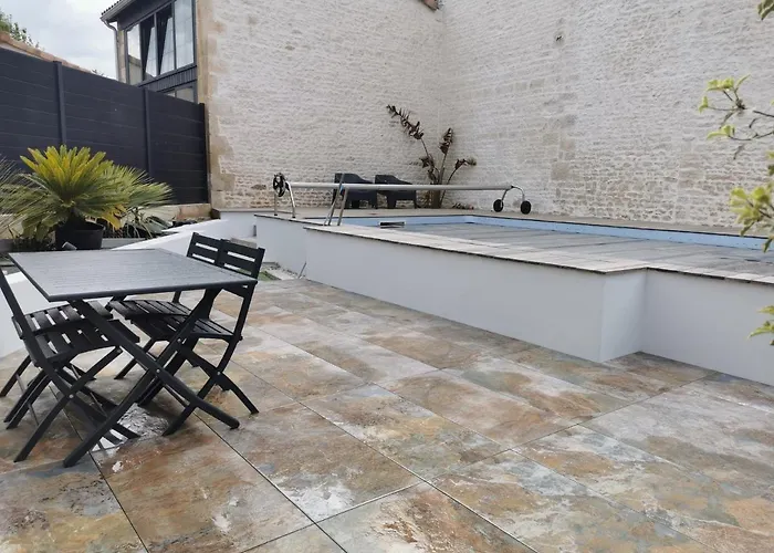 Jolie Maison En Pierres Avec Piscine Et Parking